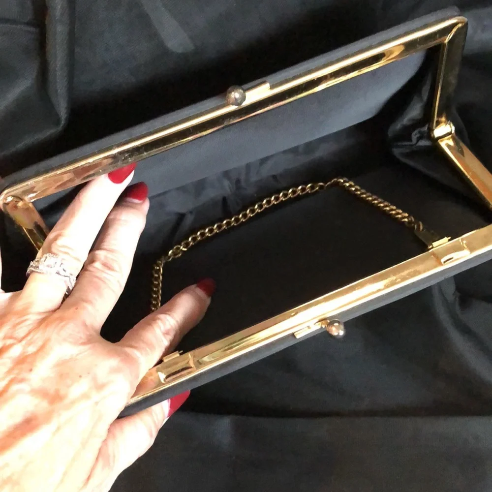 Black & Gold Vintage Clutch with Gold Chain - Picture 4 of 6